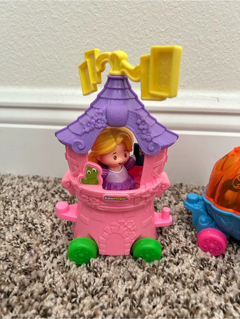 Fisher price Little people princess floats, rapunzel, Cinderella, Ariel